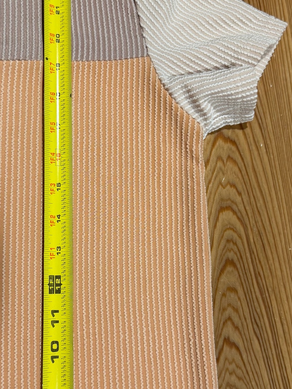 Neutral Colorblock Short Sleeve Ribbed Knit Top - Picture 5 of 6